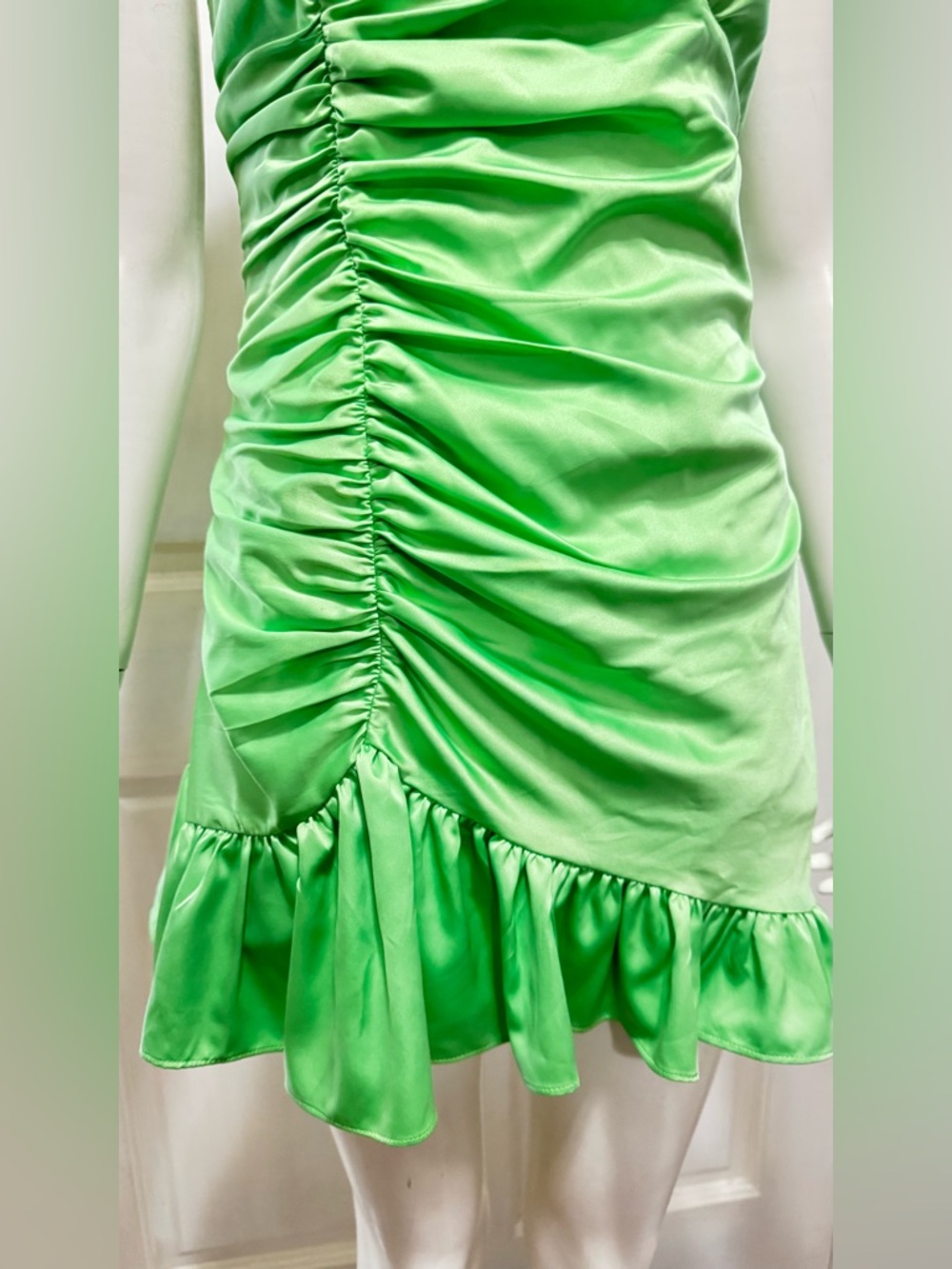 MAJORELLE coquette Bright Green Ruched Ruffle Mini Dress Size Medium A - Picture 12 of 16
